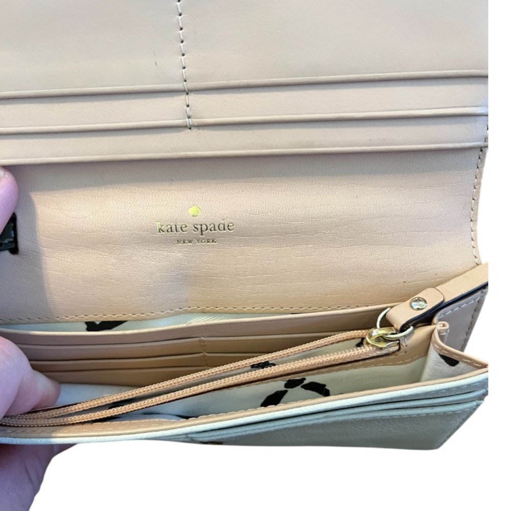 Kate Spade Cream and Black Clutch Wristlet Wallet GUC - Picture 7 of 11